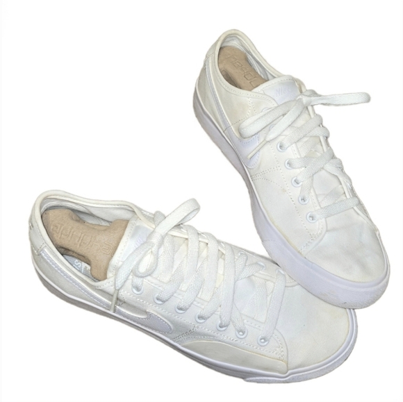 Nike SB Blazer Court Skate Shoes - Sail/White/Sail White - Men's 7/Ladies 8.5 - Picture 1 of 13